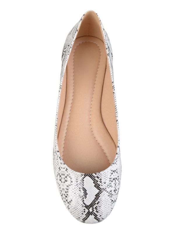 JOURNEE COLLECTION Womens Ivory Snake Cushioned Kavn Round Toe Slip On Ballet Flats on Sale